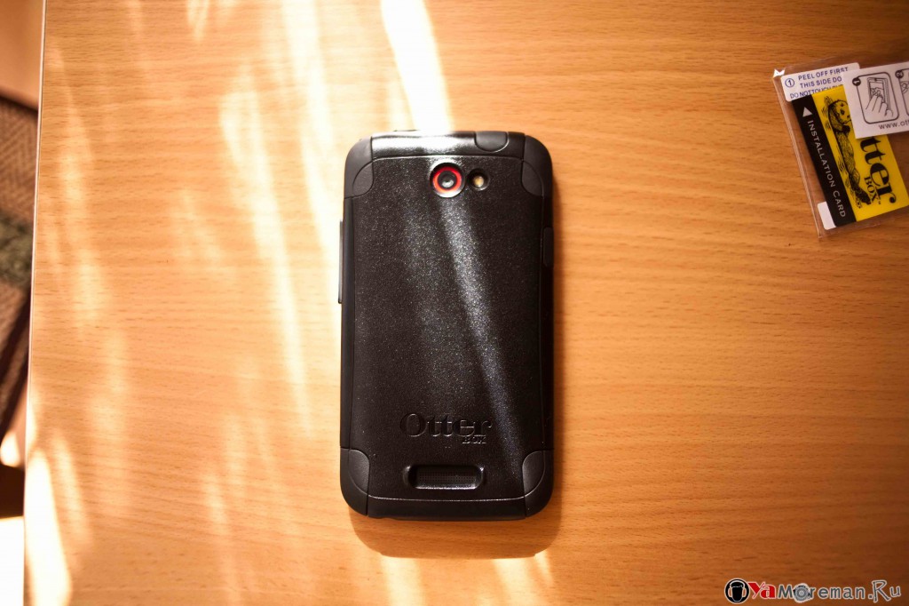 Чехол Otterbox для HTC OneX+: вид сзади.