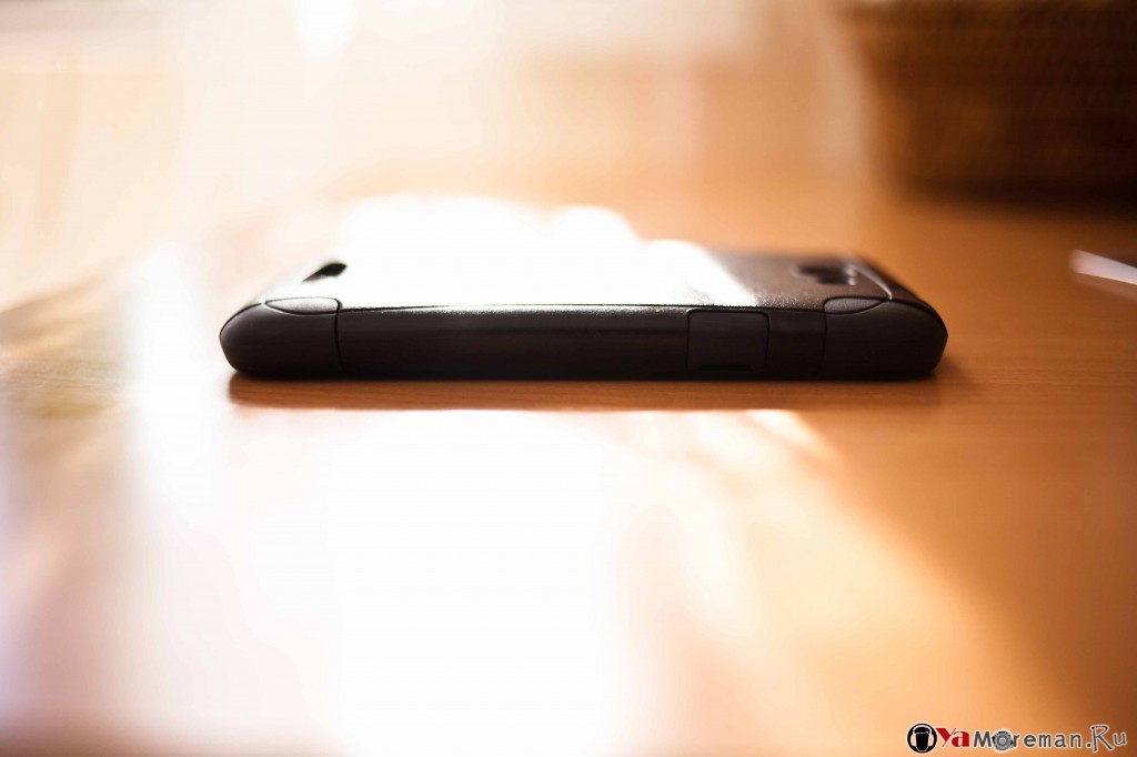 Чехол Otterbox для HTC OneX+: экран вниз