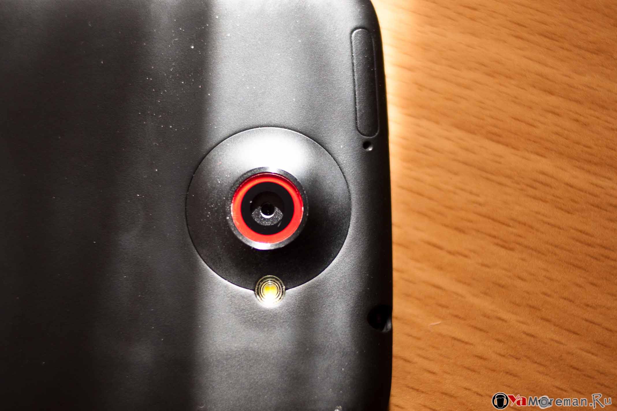 HTC OneX+ - пластиковое стекло камеры